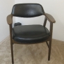 chair-2d8c58a1584f01a1bded6c01c155e4c5f1807f7a