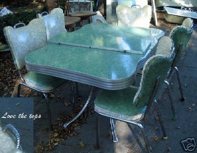 dinette.jpg dinette.jpg