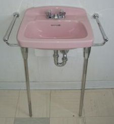 50s-pink-bathroom-fixtures