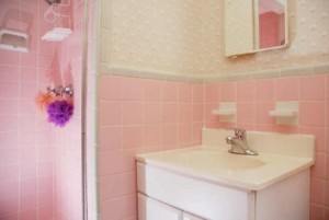 What a very pretty shade of pink. And look at that beyond-awesome ... yet subdued! ... wallpaper.