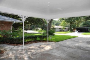 Love the cast iron trim. I want to put out two lawn chairs and watch the world go by, right from this very spot.