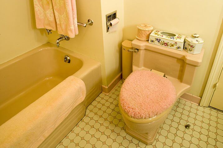 Mamie's pink bathroom at Gettysburg - note the gorgeous American Standard fixtures