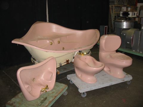 Vintage Villeroy and Boch pink bathroom