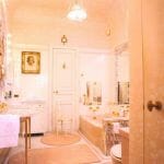 Marjorie-post-Hillwood-1950s-bathroom