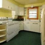 The 1950 time capsule kitchen in New Hampshire, spotted on the Forum, posted from craigslist