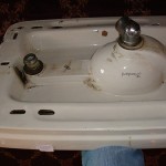vintage-porcelain-sink-work-table