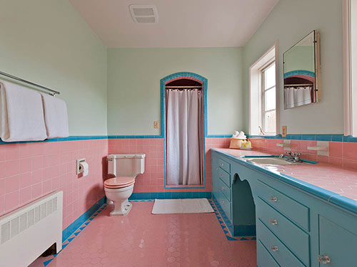 Five vintage pastel bathrooms in this lovely 1942 capsule house ...