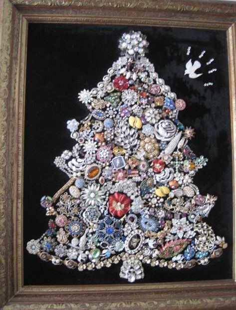 Costume jewelry Christmas trees - 17 glittery glamorous photos - Retro
