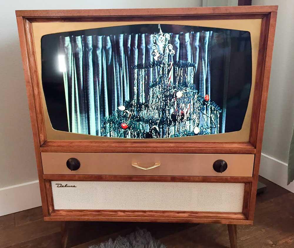 Jeff builds a midcentury modern TV for his flat