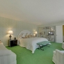retro-wallpapered-bedroom-80s