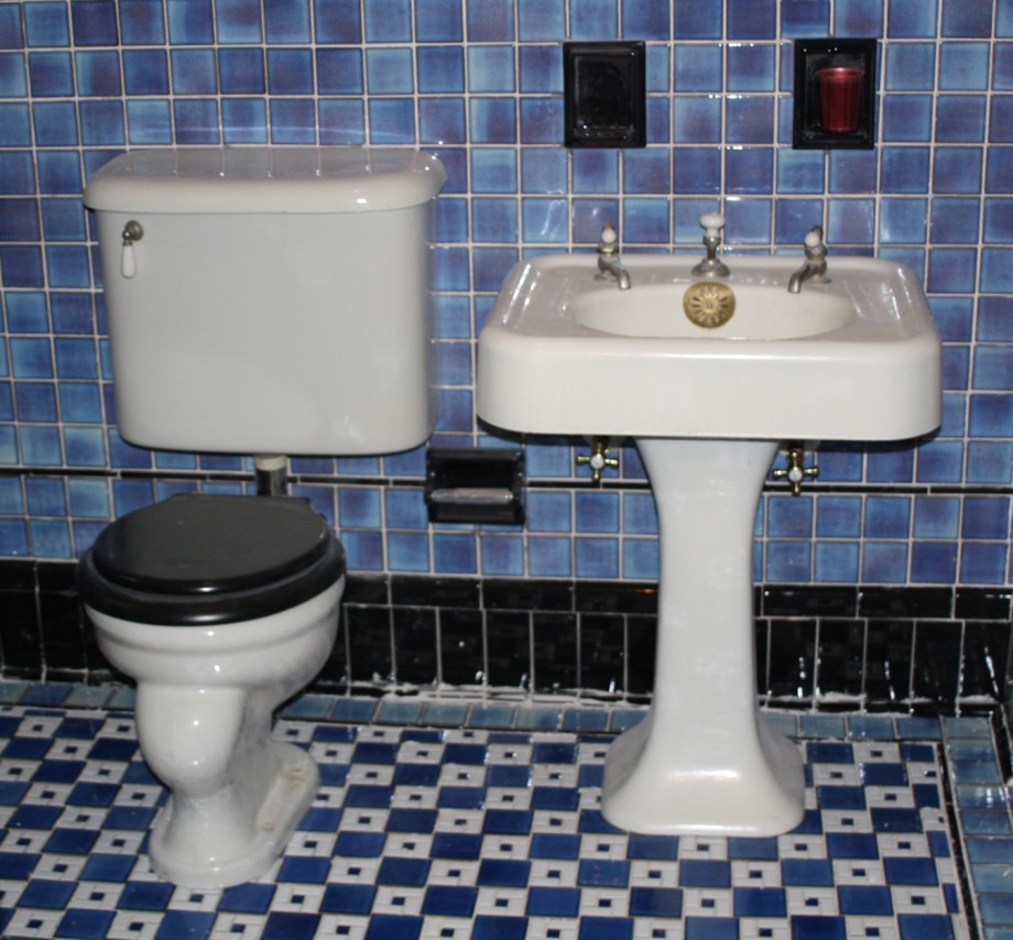 american-universal-finished-1920-colored-blue-black-tile-bathroom