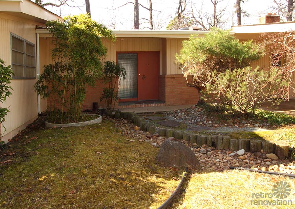 Warm and beautiful 1962 mid-century modern brick ranch time capsule