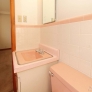 mid-century-pink-bathroom