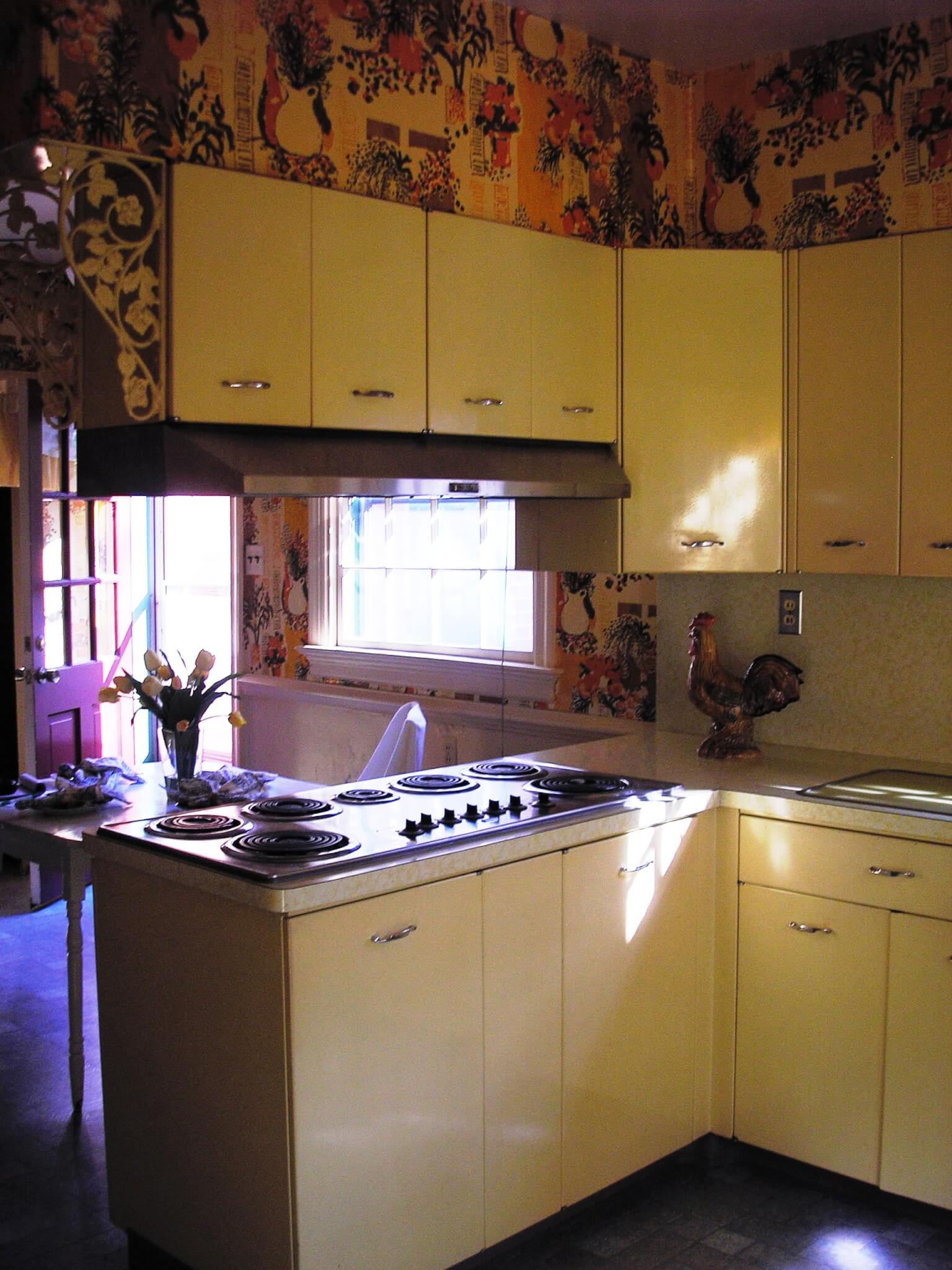 Alice\'s yellow Geneva kitchen