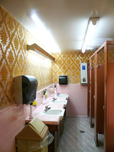 A 1960 pink and gold-flecked-wallpaper bathroom. My definition of heaven!