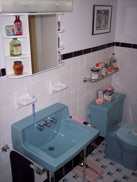 palm-springs-blue-bathroom