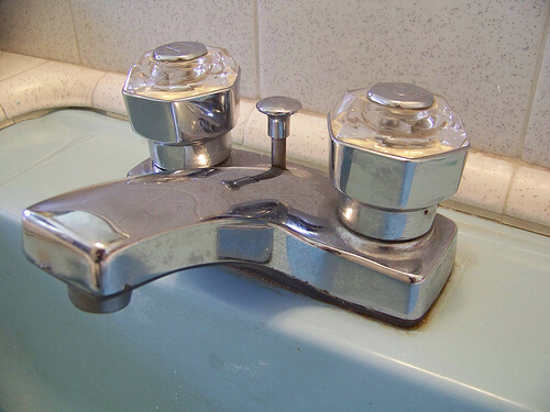 tiki-lisa-vintage-bathroom-faucet