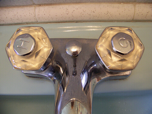 tiki-lisa-vintage-crystal-bathroom-faucet