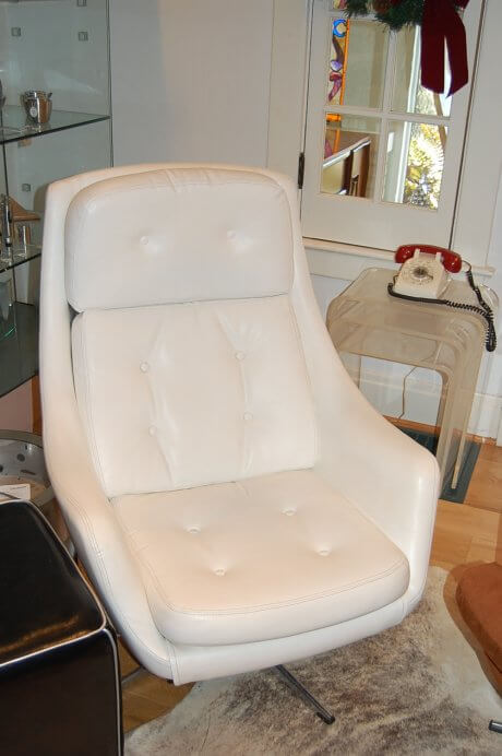 70s-white-leather-lounge-chair