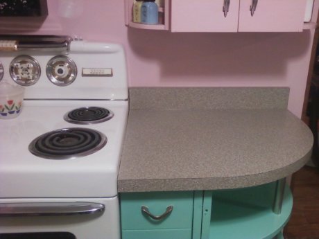 karmis-pink-and-aqua-kitchen