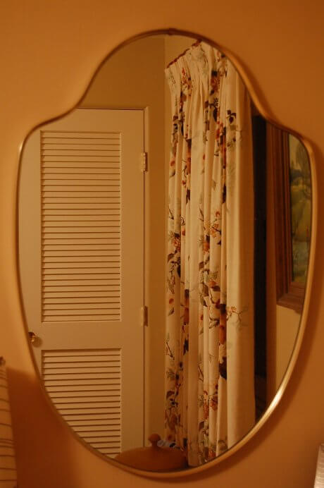 bedroom-mirror