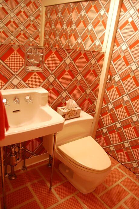 70s-bathroom-wallpaper