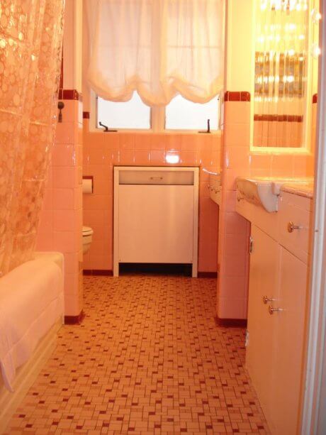 beautiful-pink-bathroom