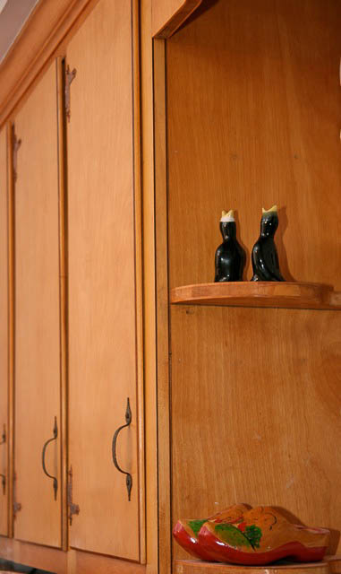 kitchen cabinet corner shelves