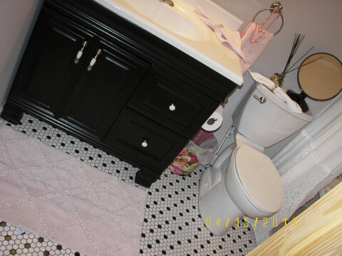 black and white 1940s style bathroom