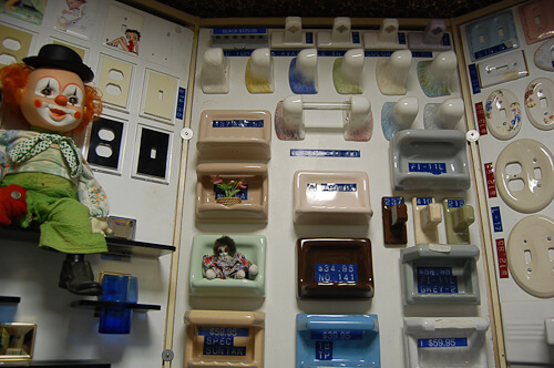 colored ceramic soap dishes for the tub surround