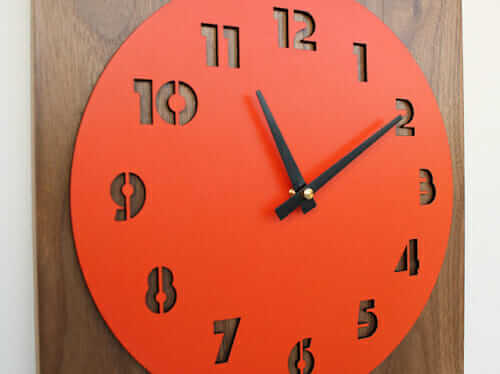 uncommon retro modern clock