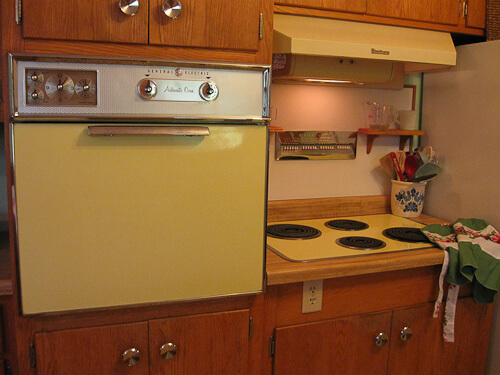 The Old Appliance Club Comes To Kathy S Rescue Her 1959 Ge Wall Oven Broils Again Retro Renovation - General Electric Wall Oven 1960