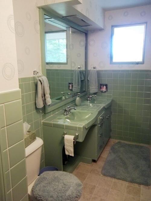 avocado-green-tiled-bathroom