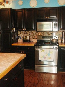 mosaic-tile-backsplash-in retro modern kitchen