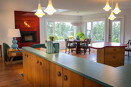 red-and-aqua-kitchen-dining-room