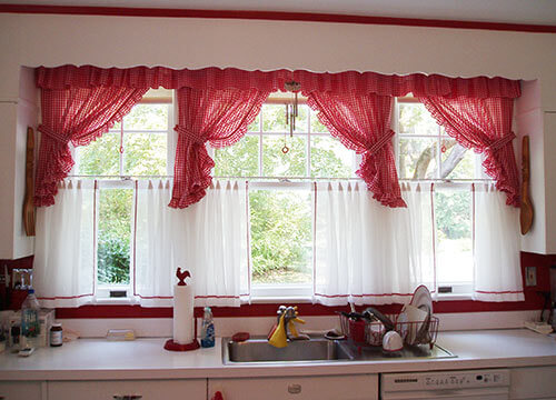 vintage-red-and-white-kitchen-curtains