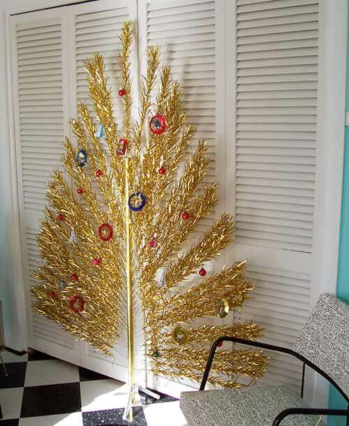 gold-aluminum-peacock-tree