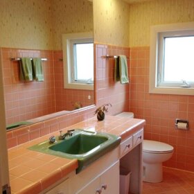 Pink-and-white-vintage-bathroom-1950s