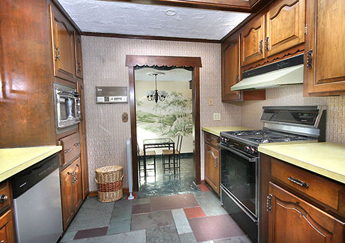 mid-century-kitchen-with-slate-floor