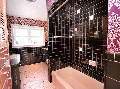 mid-century-pink-and-black-bathroom-retro