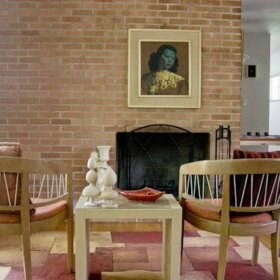 retro-green-lady-print-in-vintage-living-room