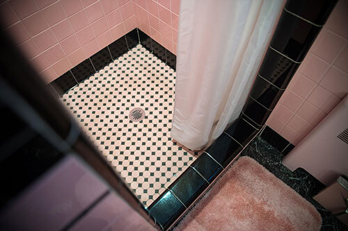 vintage-black-white-and-pink-bathroom-floor