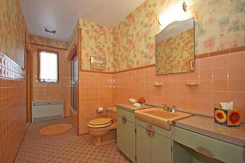 vintage-pink-and-aqua-bathroom