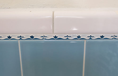 blue-and-white-liner-tile
