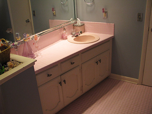 retro-pink-bath-vanity