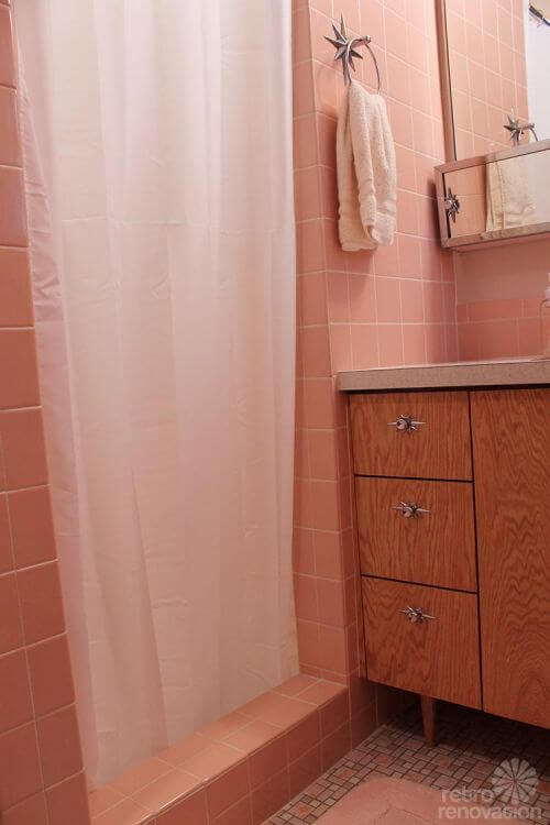 mid-century-retro-pink-bathroom