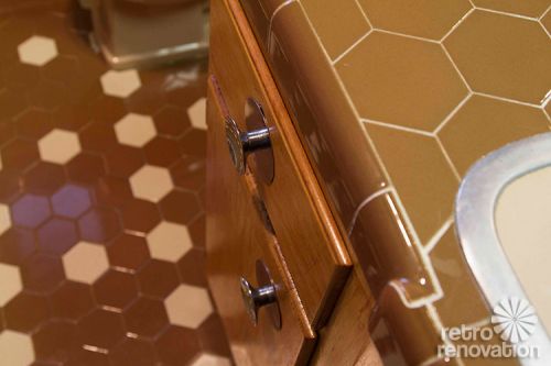 Retro Design Dilemma: Frank wants help decorating his brown and beige tile bathroom - Retro ...