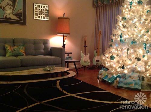 retro-white-christmas-tree