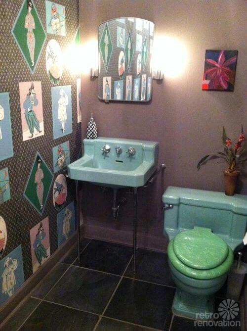 vintage-wallpapered-bathroom