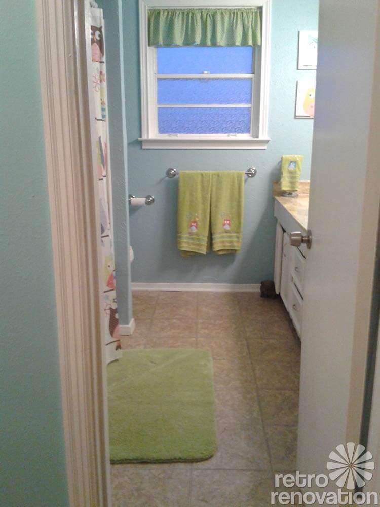 blue-and-green-bathroom